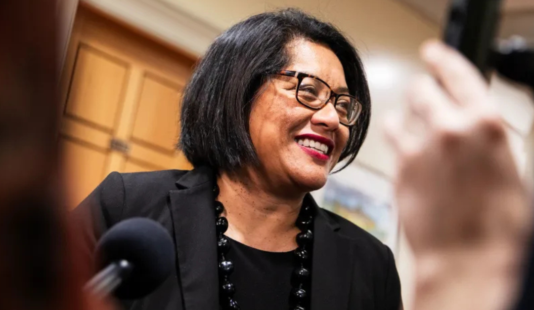 Ta’ita’i Barbara Edmonds ‘i le polokalame tau le tamāo’āiga ‘a le Pātī ‘a le Labour