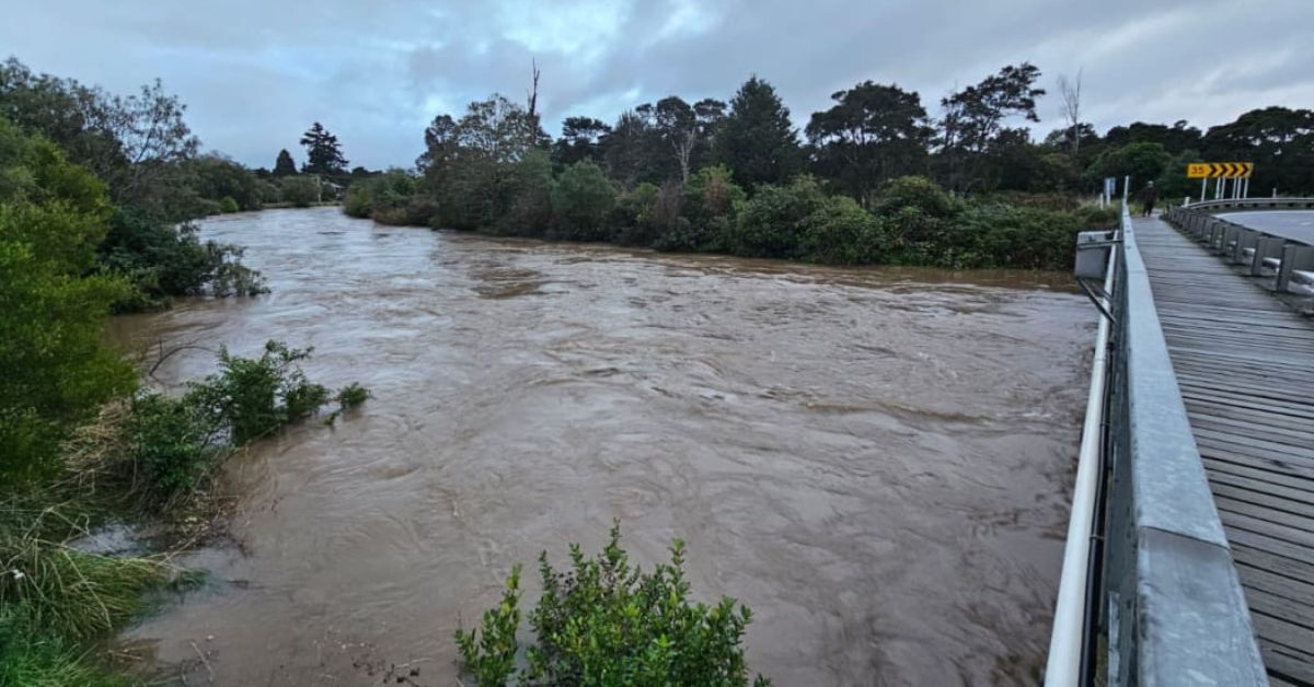 Power cuts, flood threats as storm hits from Northland to Wellington