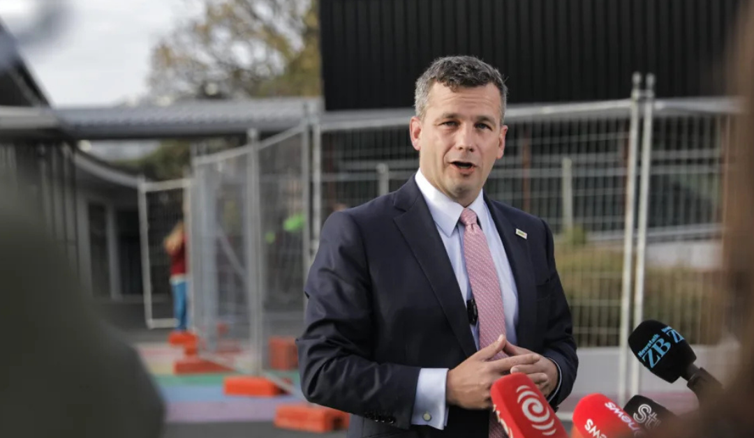 Tāpena le tatālaga ‘o le “charter school” muamua ‘i Uēligitone