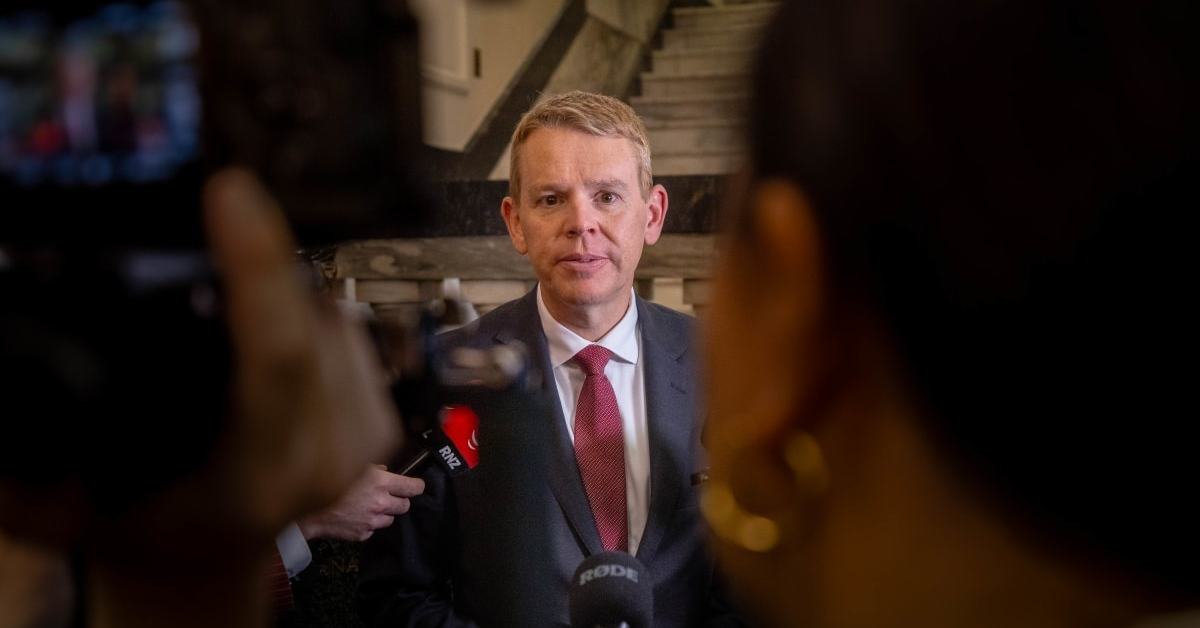 Labour vows to put $20-a-week cap on public transport, $10 outside main centres