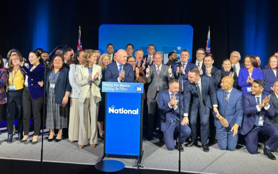 Folafola ‘e le National le fa’amālosia ‘o le ‘auai ‘o tagata faigaluega ‘uma ‘i le Kiwisaver, $1500 ‘amata mō pepe fou